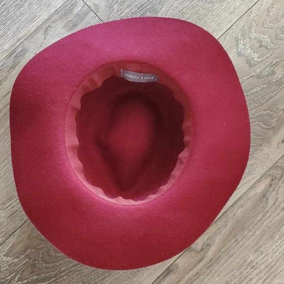 Kendall & Kylie hat - Picture 4 of 5